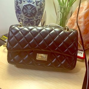 Black shoulder bag